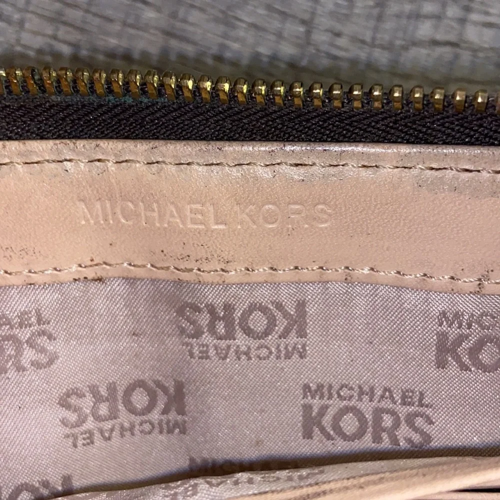 Michael Kors Long Zip Wallet - Picture 4 of 7